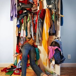 I NEED HELP CLEANING MY CLOSET, PLEASE!!